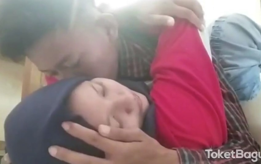 Gadis Berjilbab Seks Panas Dengan Pacar Di Kamar