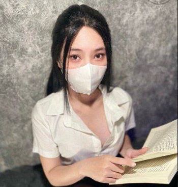 Guru seksi mengajari mahasiswa ôn ujian dengan merangsang kontolnya